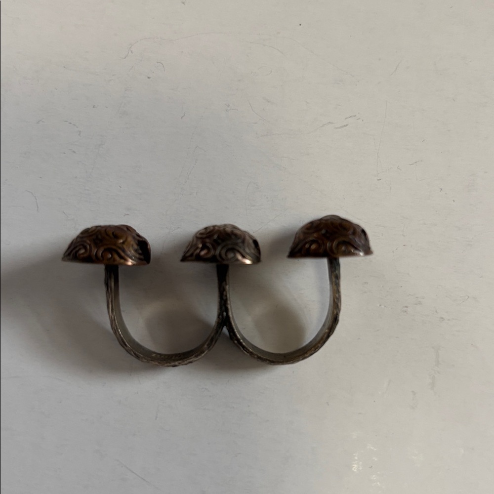 2 finger skull ring - Picture 2 of 6